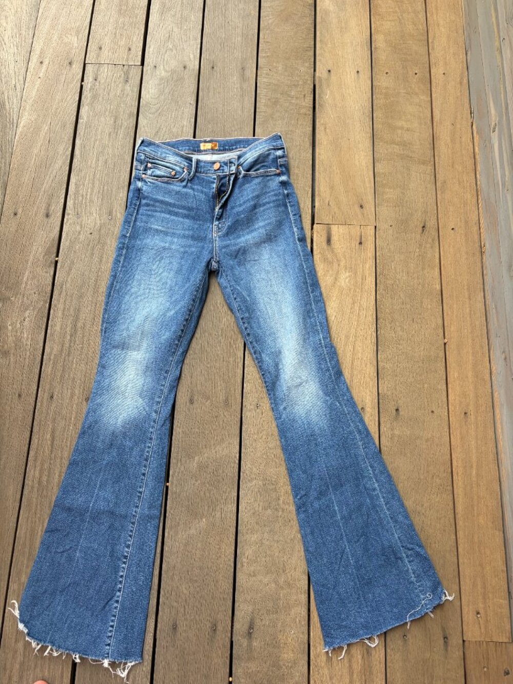MOTHER The Weekender Fray Flare Jeans Walking on Coals 27 - Picture 2 of 3